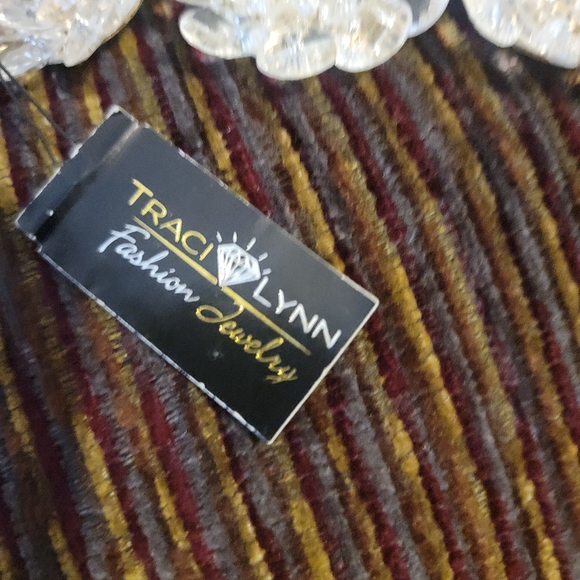 FLORAL NECKLESS - Picture 6 of 9